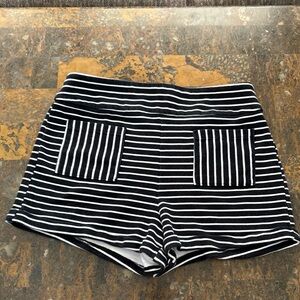 Hollister Shorts Womens M Black White Striped Casual Pockets Elastic Waistband
